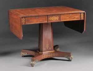 Деревянный стол с латунными элементами