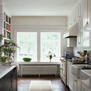 Латунь также очень подходит для классической кухни Латунь также очень подходит для классической кухни