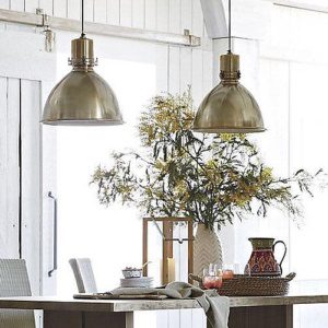 Контрастный индустриальный вид подвесной латуни Emmett от Crate & Barrel Контрастный индустриальный вид подвесной латуни Emmett от Crate & Barrel
