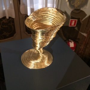 Головокружительный вихрь из латуни и суперглянцевой меди Головокружительный вихрь из латуни и суперглянцевой меди