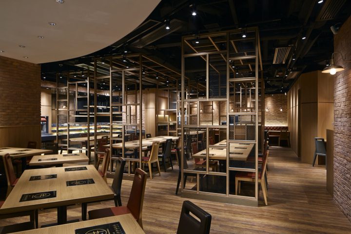 Интерьер японского ресторана в индустриальном стиле