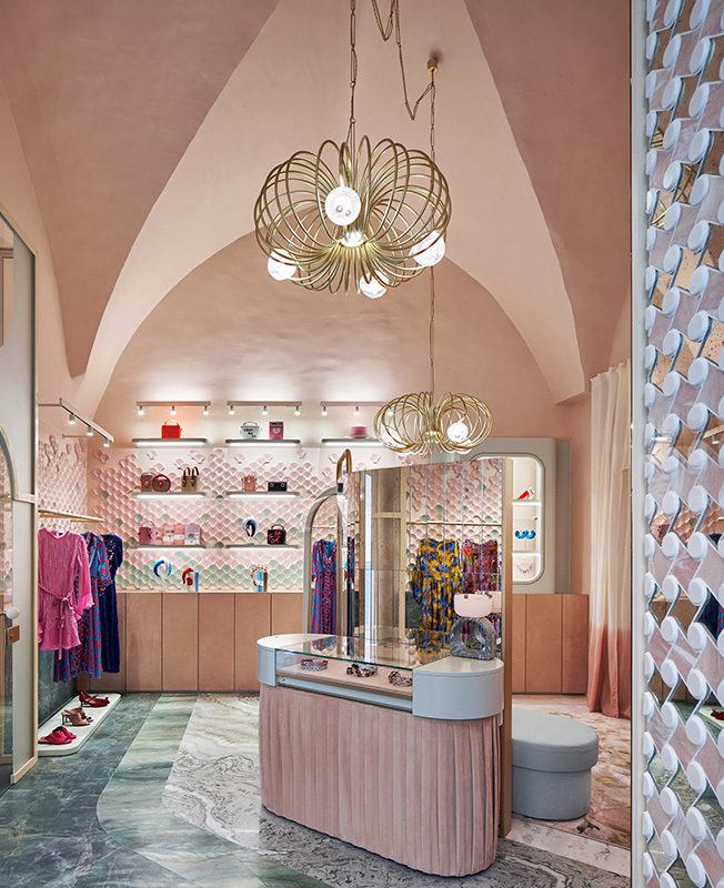 Кристина Челестино спроектировала бутик Pink Closet