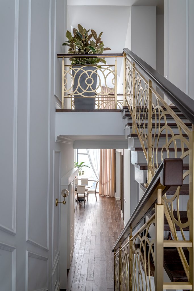 Ажурная лестница в частную резиденцию в Подмосковье от Латунной мастерской