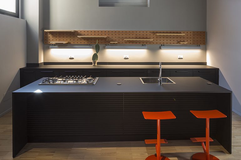 Студия DVDV Studio Architects выходит на новый уровень для миланской квартиры