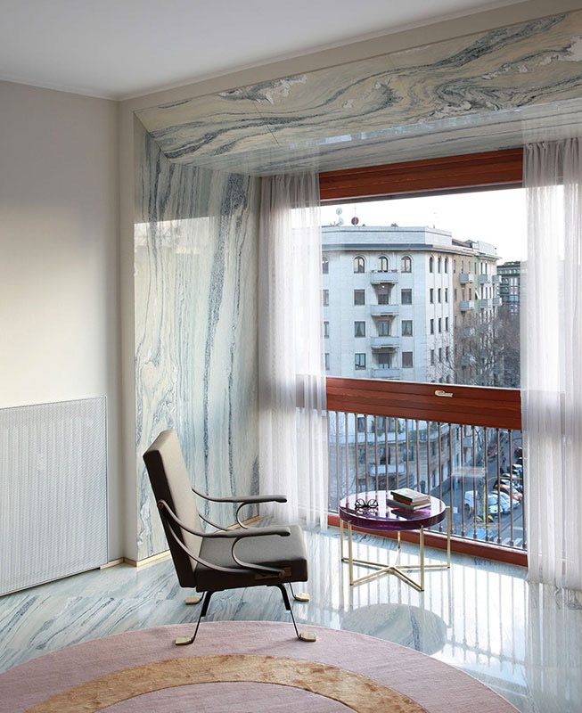 Мрамор и латунь в миланских апартаментах по проекту Marcante-Testa