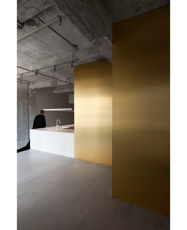 Жан Вервиль: золото и минимализм