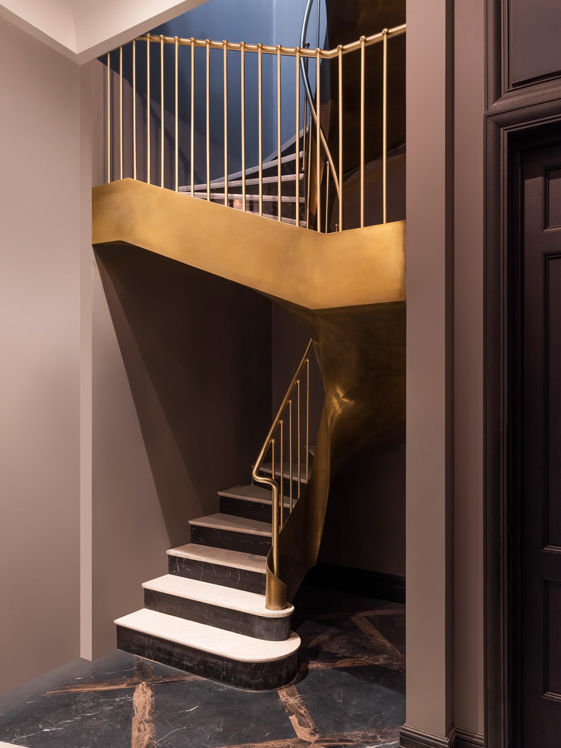 Космическая латунная лестница от Латунной мастерской