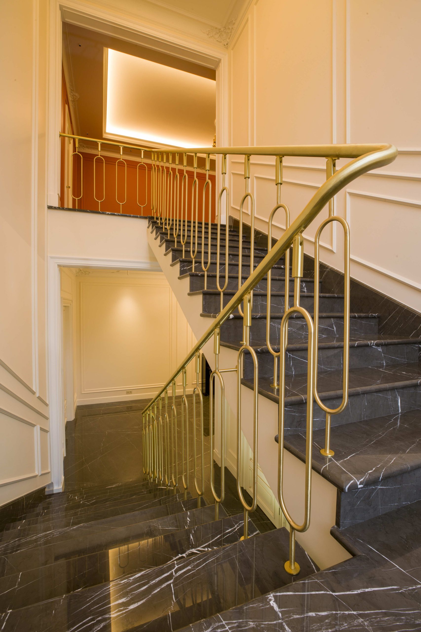 Латунная лестница