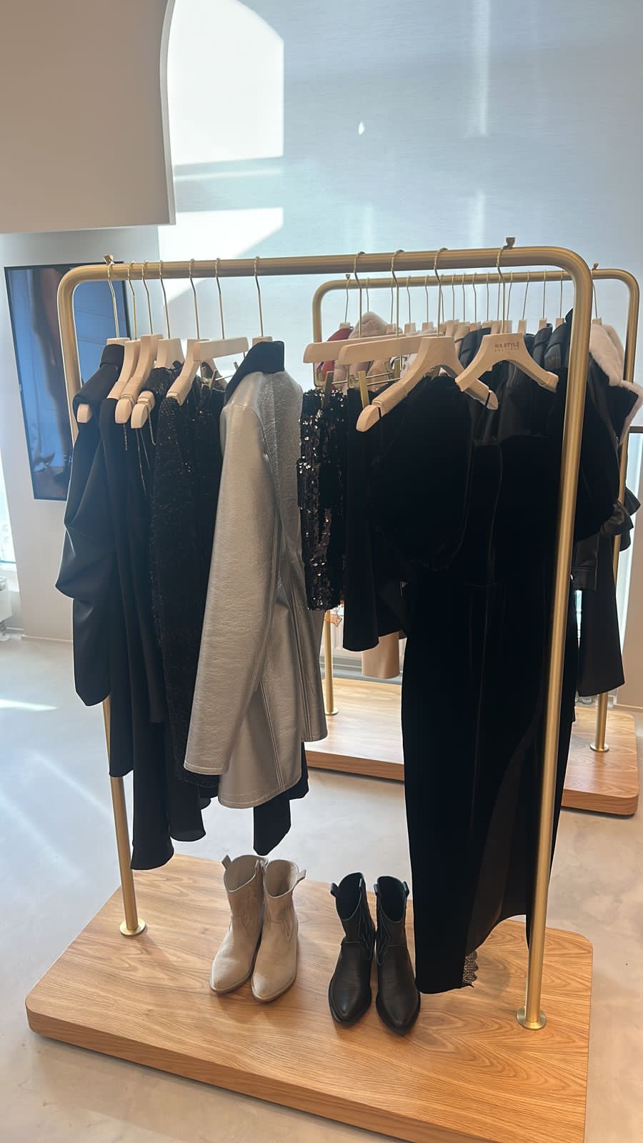 Торговое оборудование из латуни.