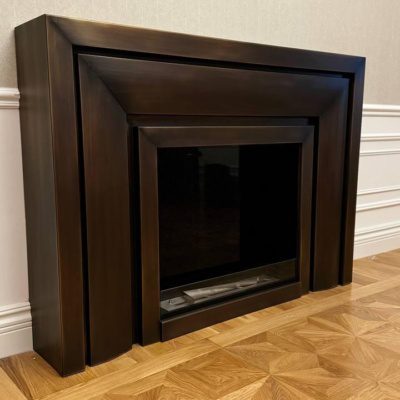 Латунная облицовка камина Биенале