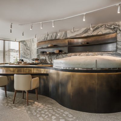 Декор латунными листами барной стойки