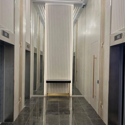 Латунный декор в холле ЖК