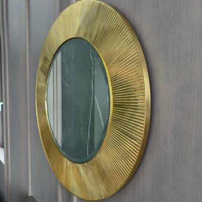 Зеркало в латунной раме