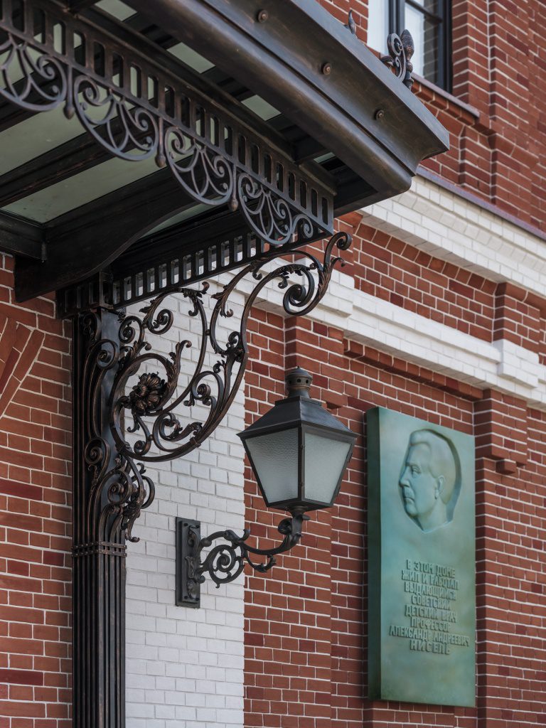 Козырьки для входных групп ГУОД. Фото 4