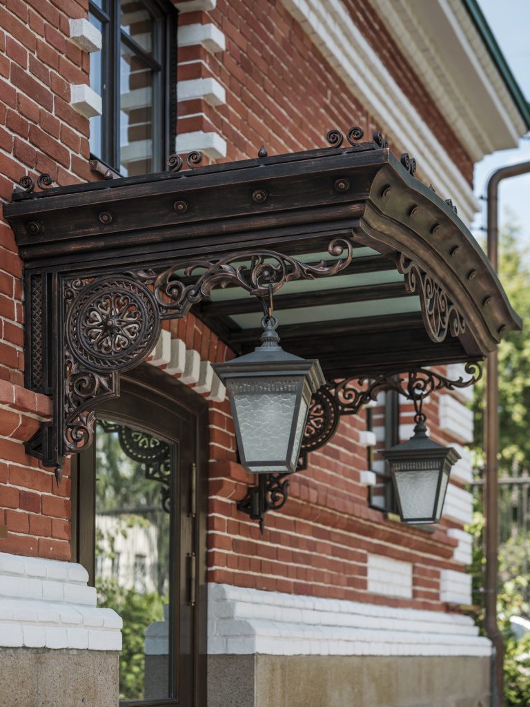 Козырьки для входных групп ГУОД. Фото 1