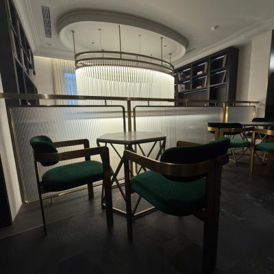 Латунное ограждение со стеклом Мору. Библиотека