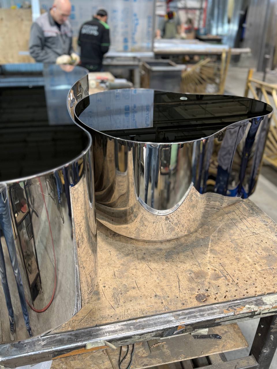 Пара кофейных столиков из нержавейки