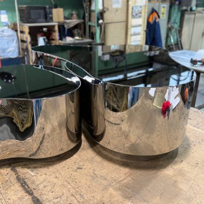 Пара кофейных столиков из нержавейки