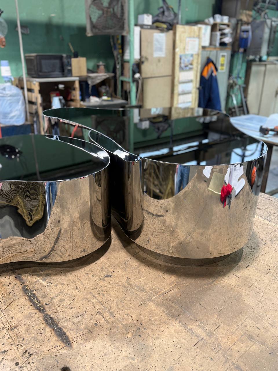 Пара кофейных столиков из нержавейки