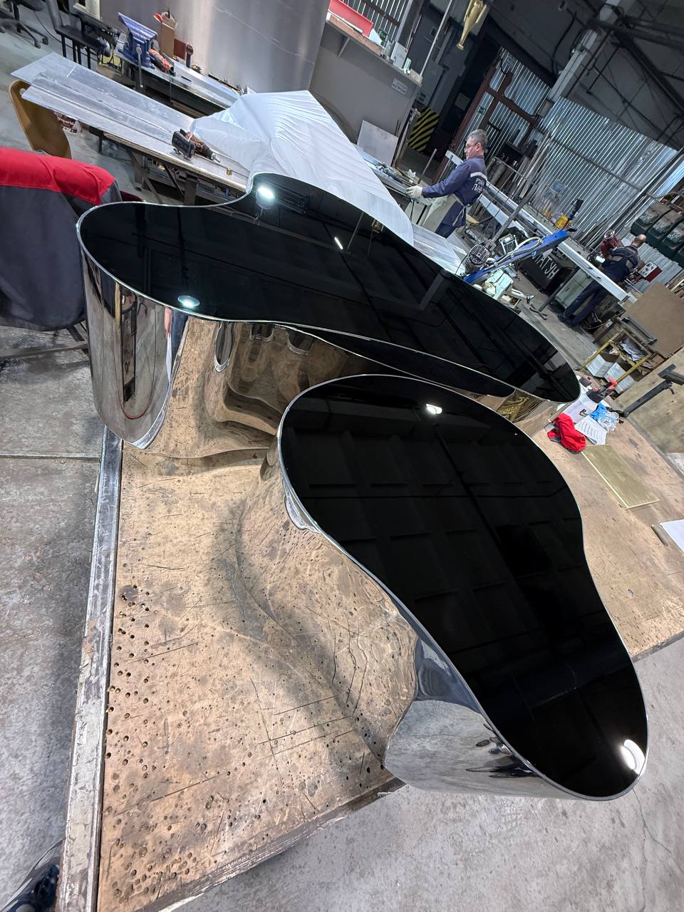 Пара кофейных столиков