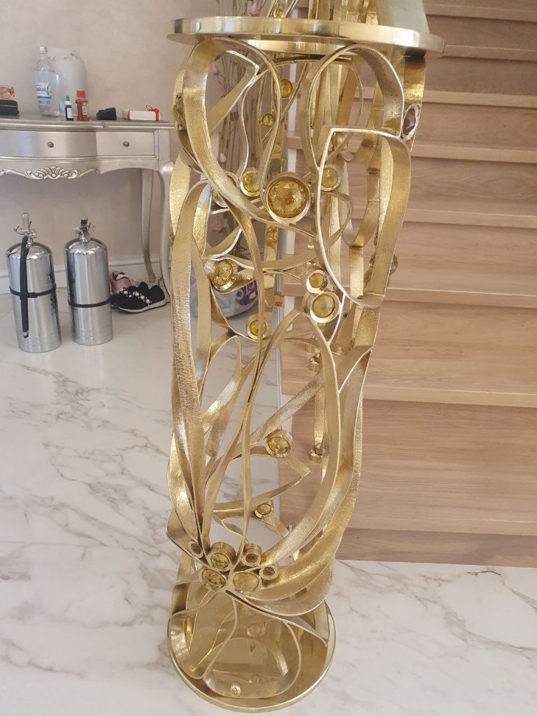 Латунное ограждение с камнями. Рис.2