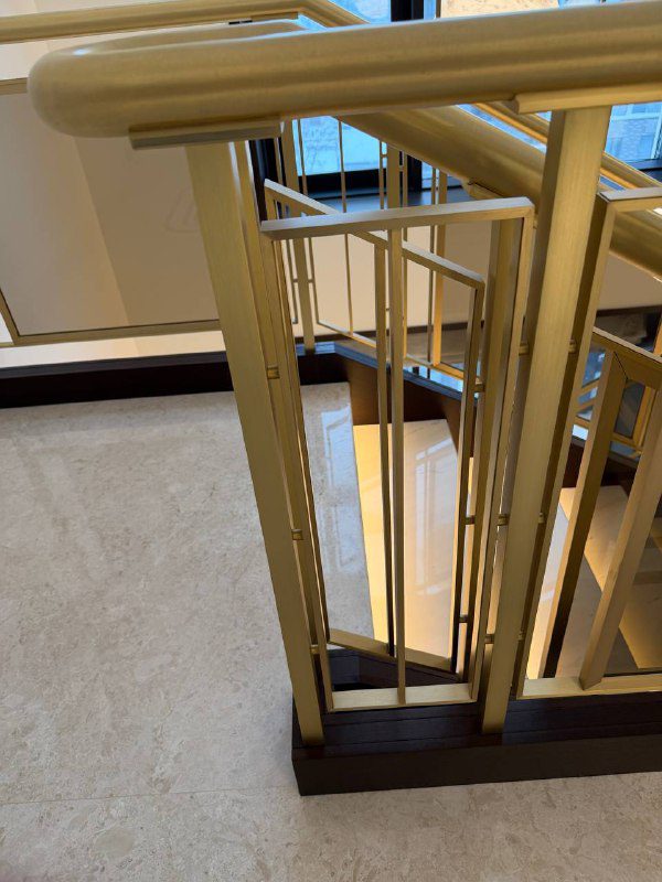 Лестничные ограждения из латуни Сидней Сити. Фото.8