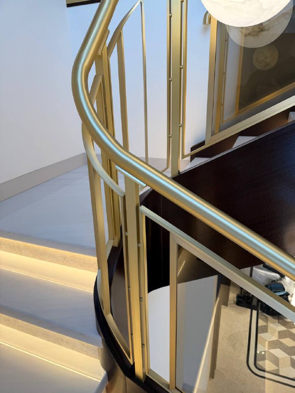 Лестничные ограждения из латуни Сидней Сити. Фото.2