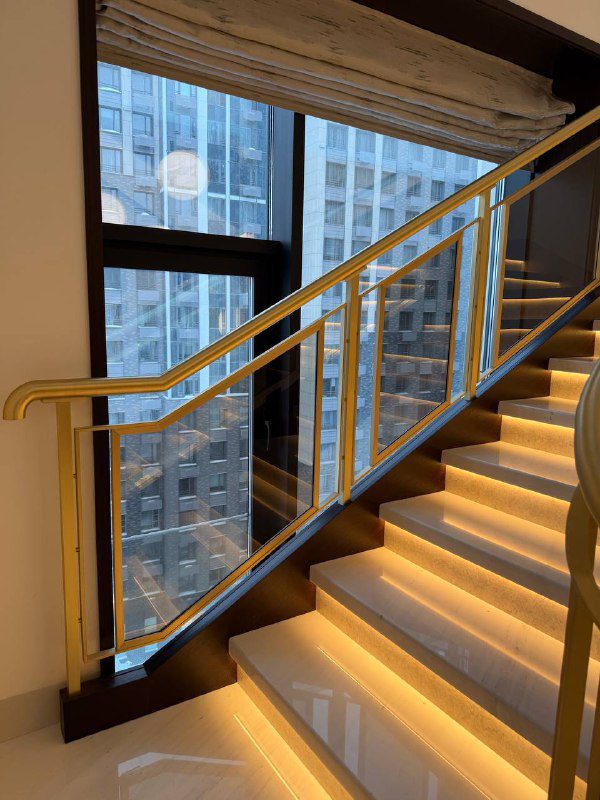 Лестничные ограждения из латуни Сидней Сити. Фото.1