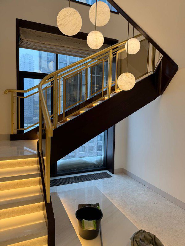 Лестничные ограждения из латуни Сидней Сити. Фото.10